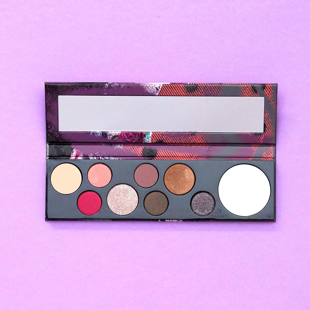 NWT MAC MAC Girls Eyeshadow Palette in Risk Taker - Picture 2 of 6
